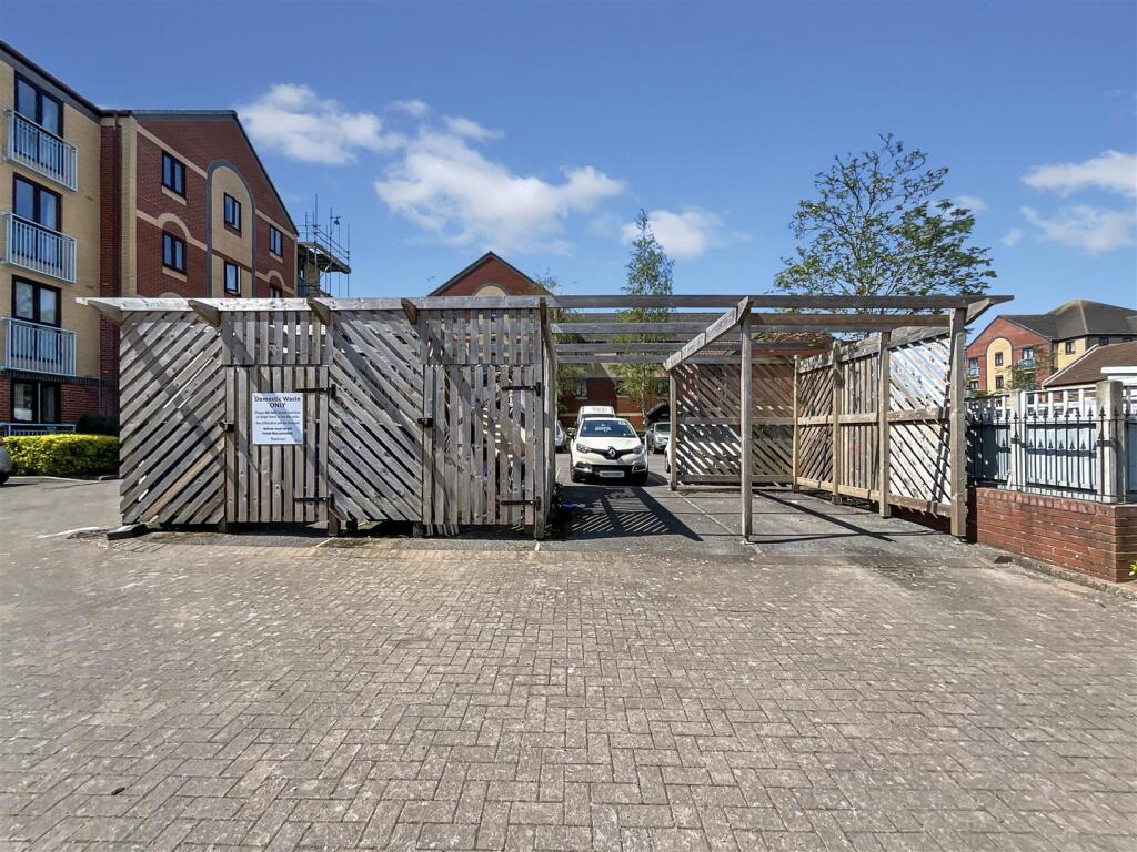 Communal Grounds / Parking