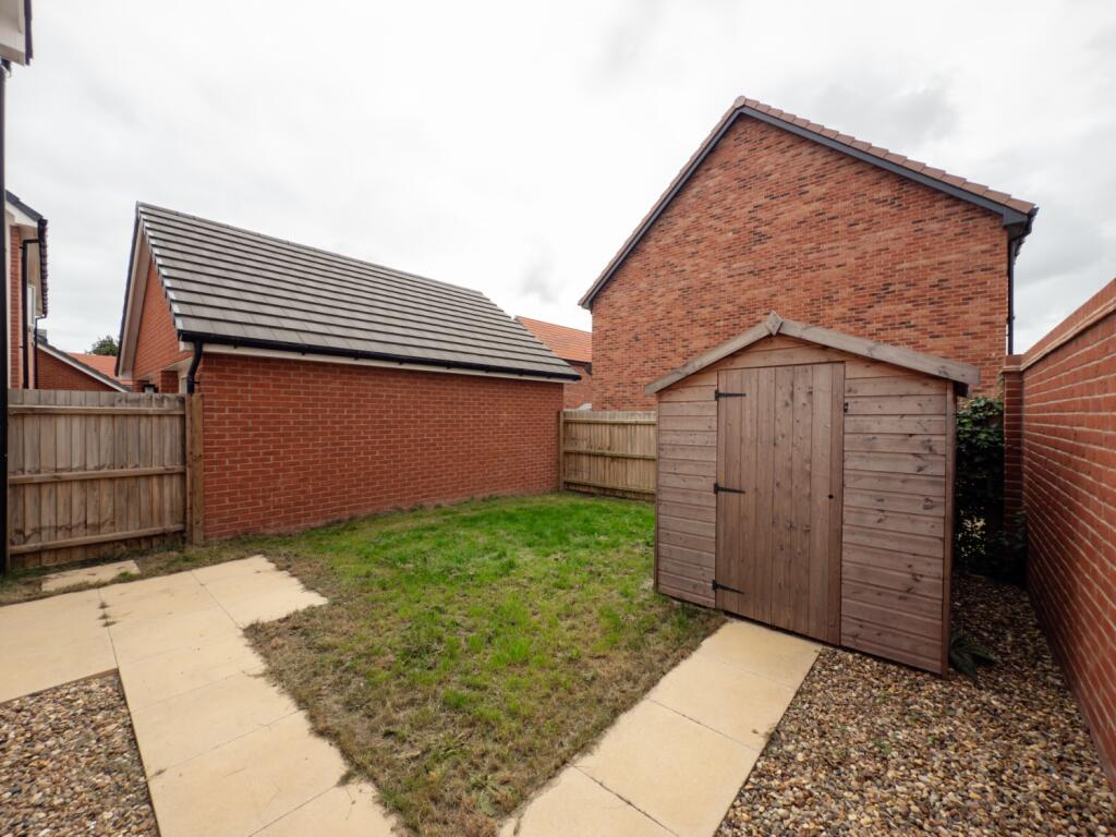 20250818123413 - IMG_1408 - 10 Allens Drive, Triml