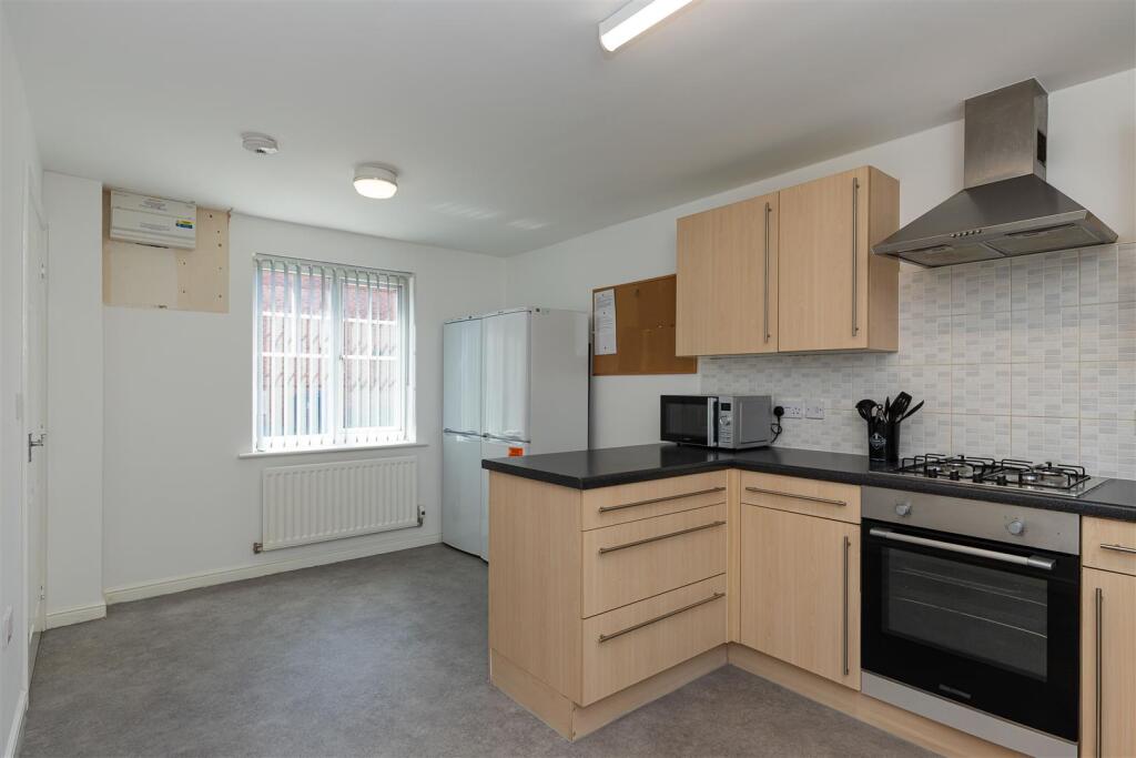 14 Waterlily Close-13.jpg