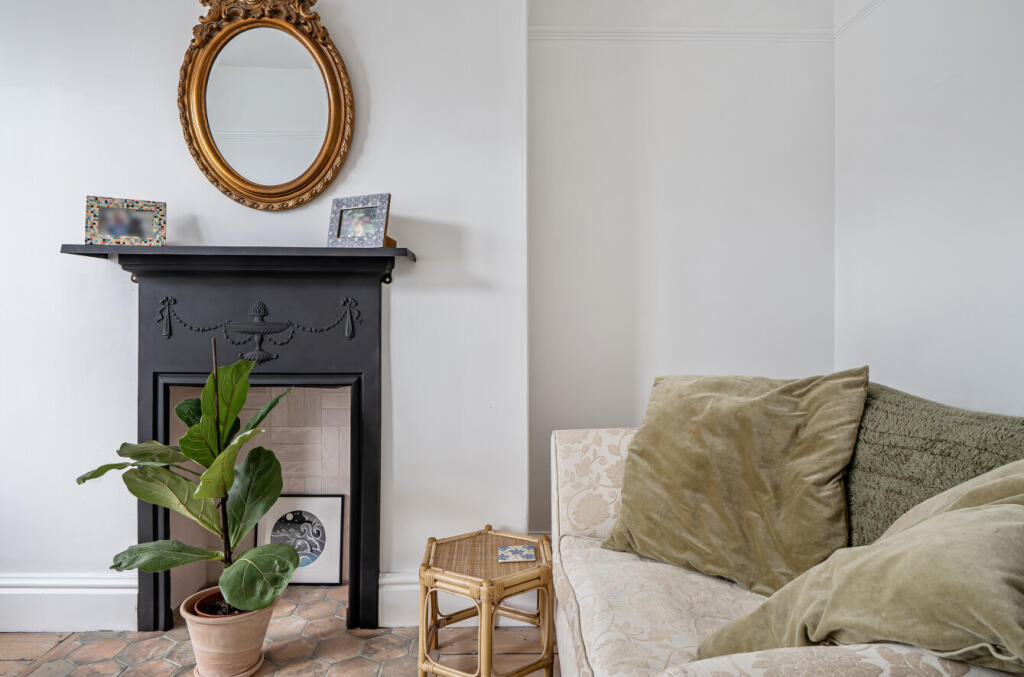 1357180-4-68d5526...