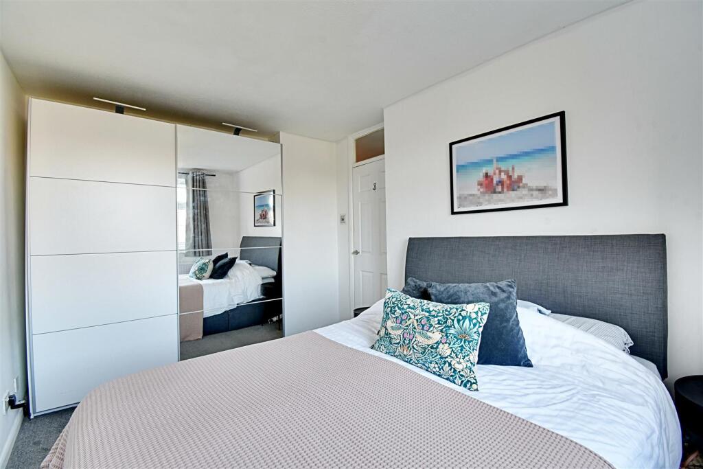 Bedroom 1_2.jpg