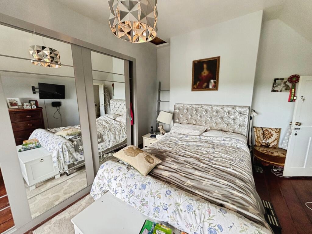 pbox-bedroom-338184.jpeg