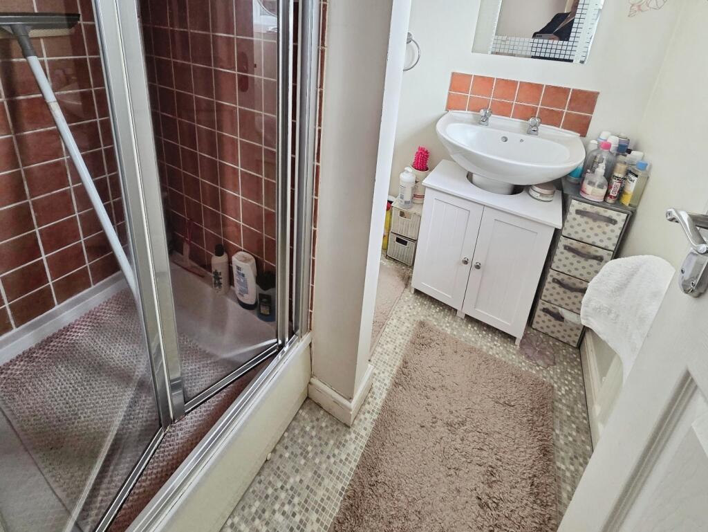 pbox-bathroom-335863.jpg