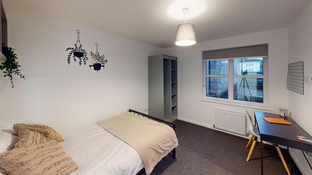 9-Piccadilly-Place-Bedroom-3.jpg