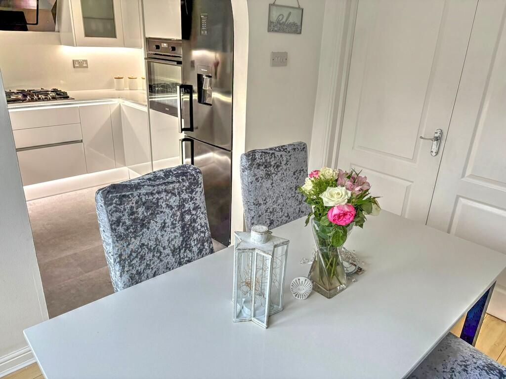 IMG-20251020-WA00...