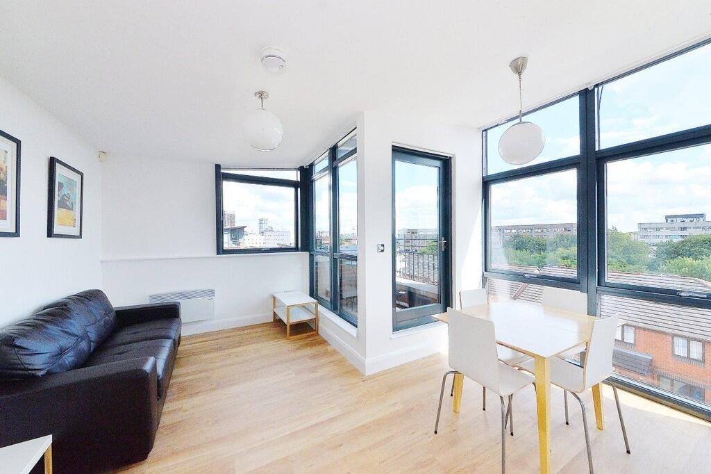 Living/Dining Are...