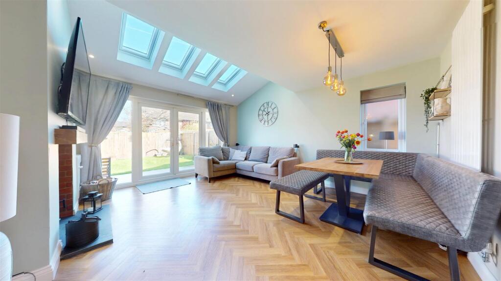 Potteries Way Kitchen Diner