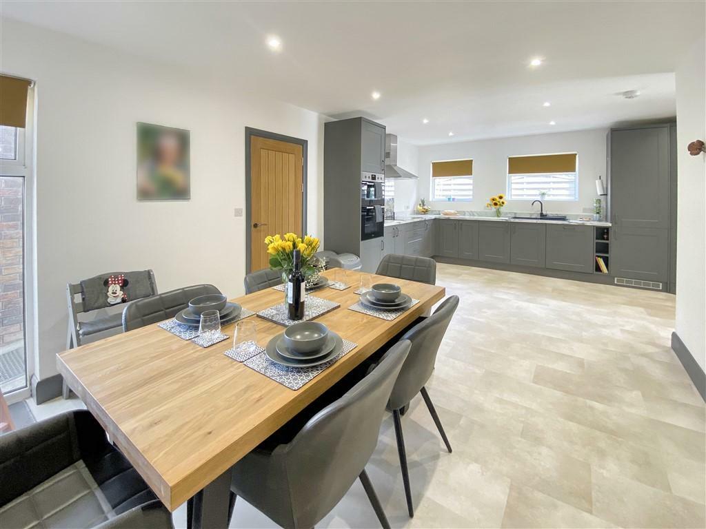Large Kitchen / Diner