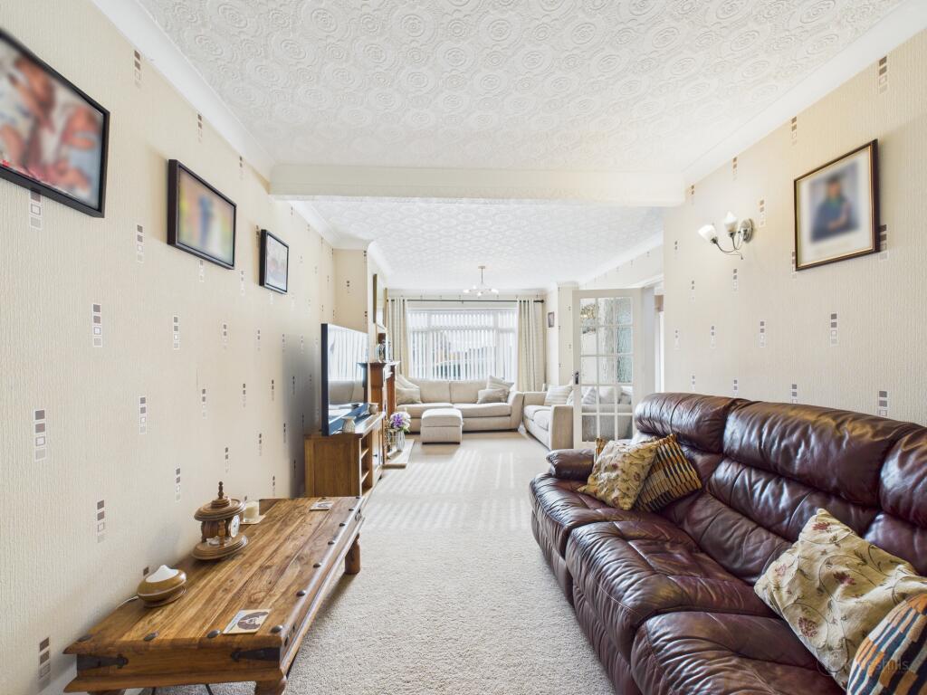 CAM02136G0-PR0484-STILL011