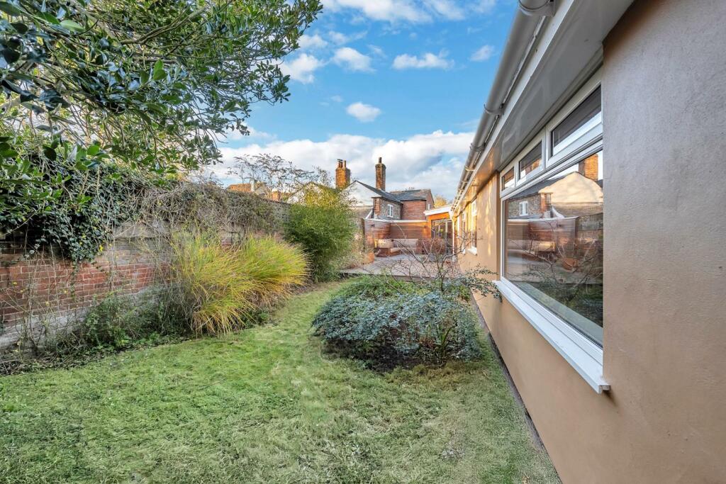 8 Sicklesmere Road [Garden].jpg