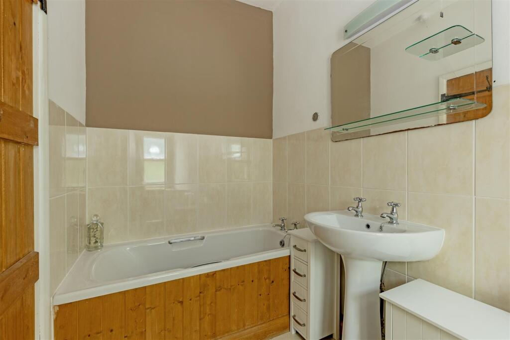 Bathroom-3.jpg