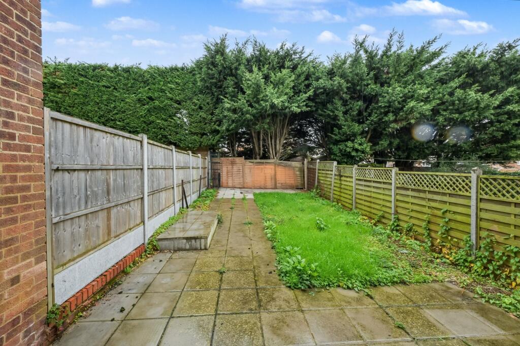 60 Madells, Epping, Essex CM16 4NW