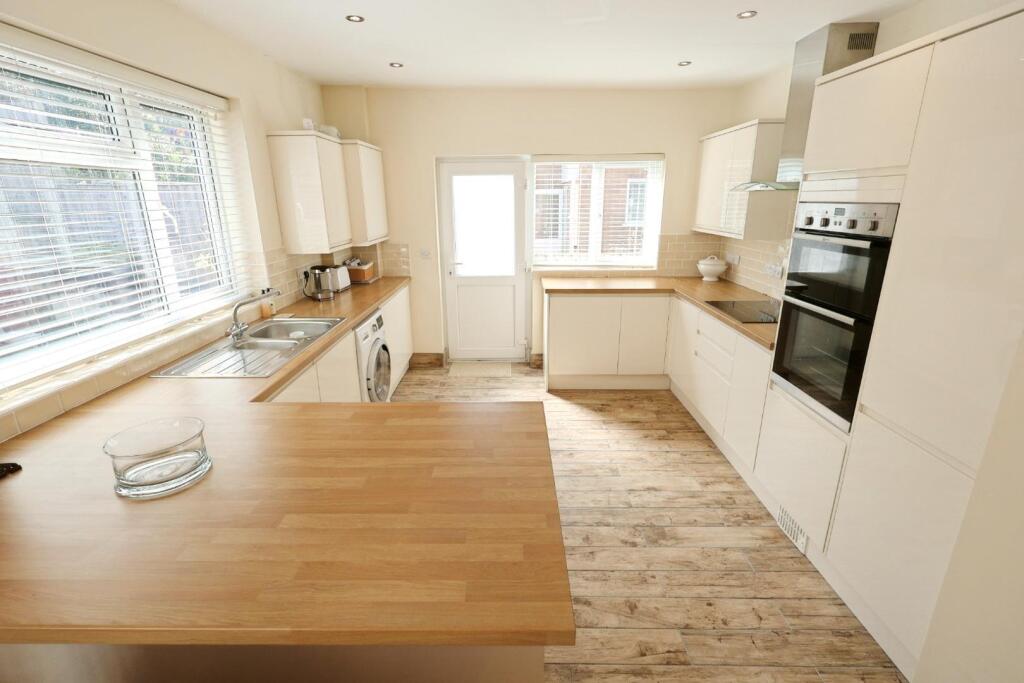 KITCHEN/DINING/SITTING ROOM