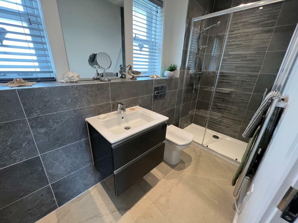 EN-SUITE TO BEDROOM ONE