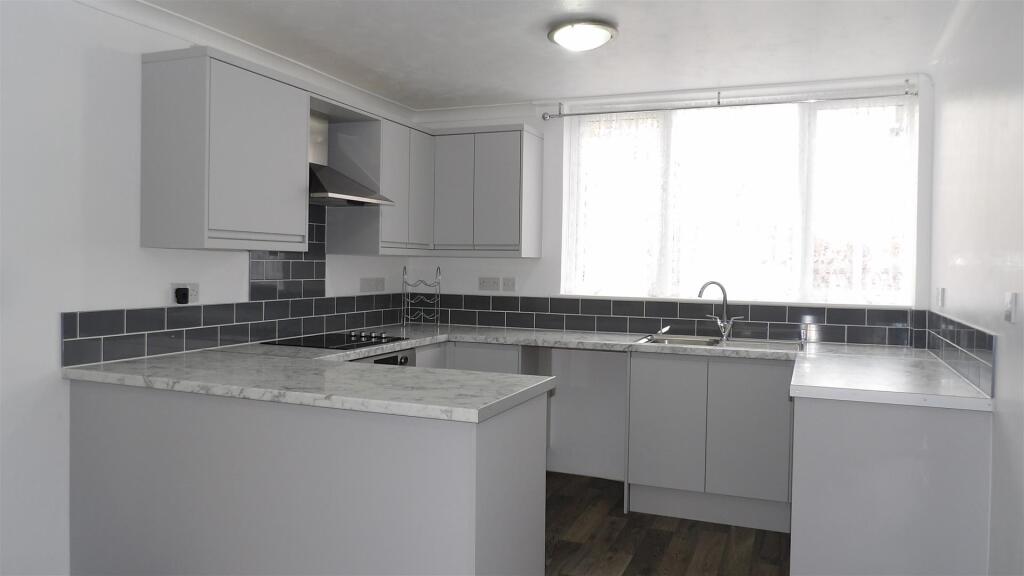 132 The Medway - Kitchen 1.JPG