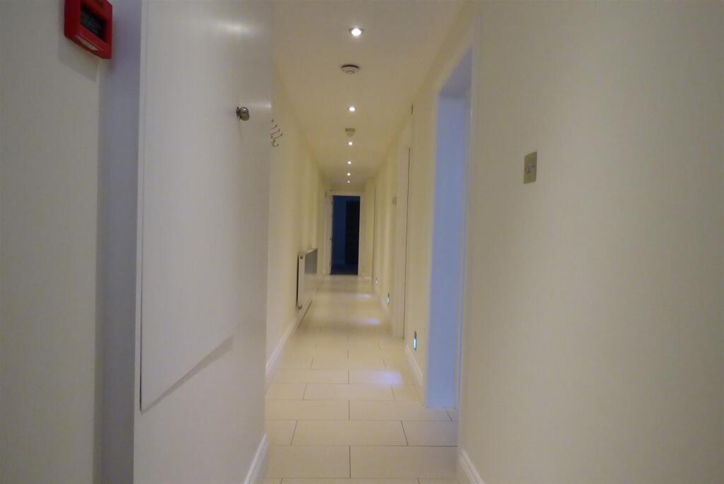 Hallway.JPG