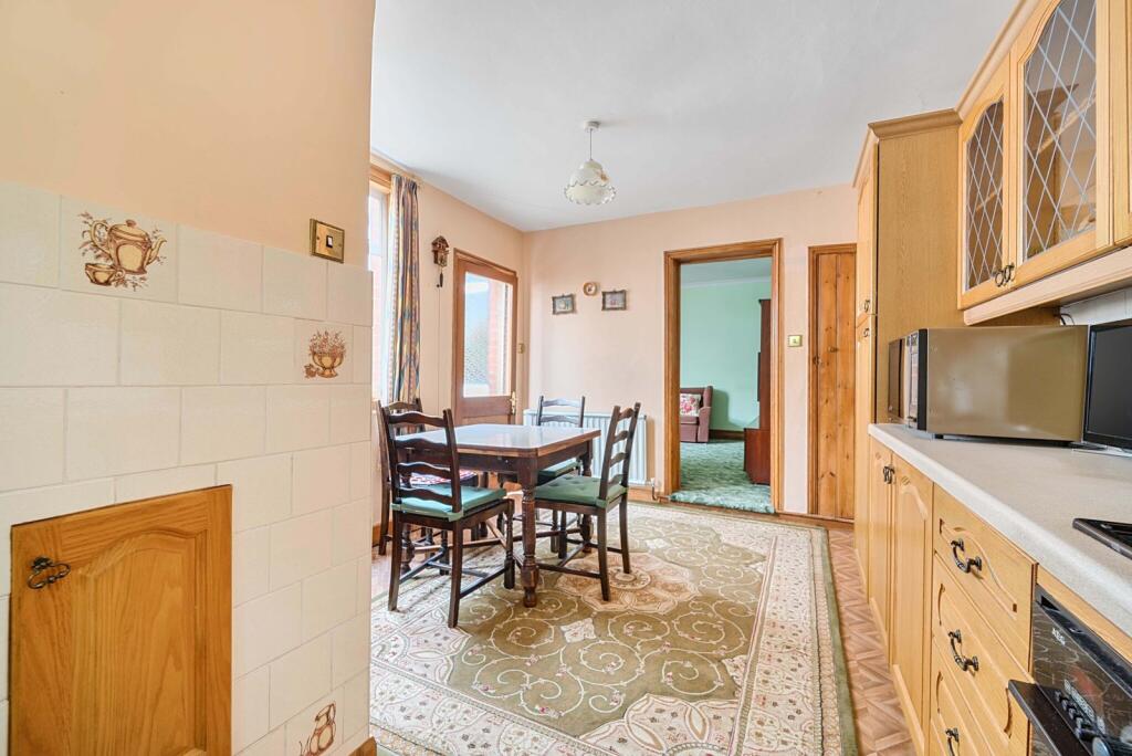 1305645-19-684977...