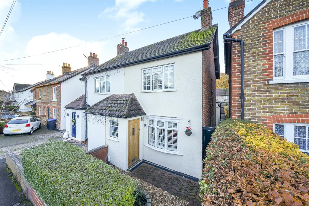 Chobham Road, Knaphill, Woking, GU21