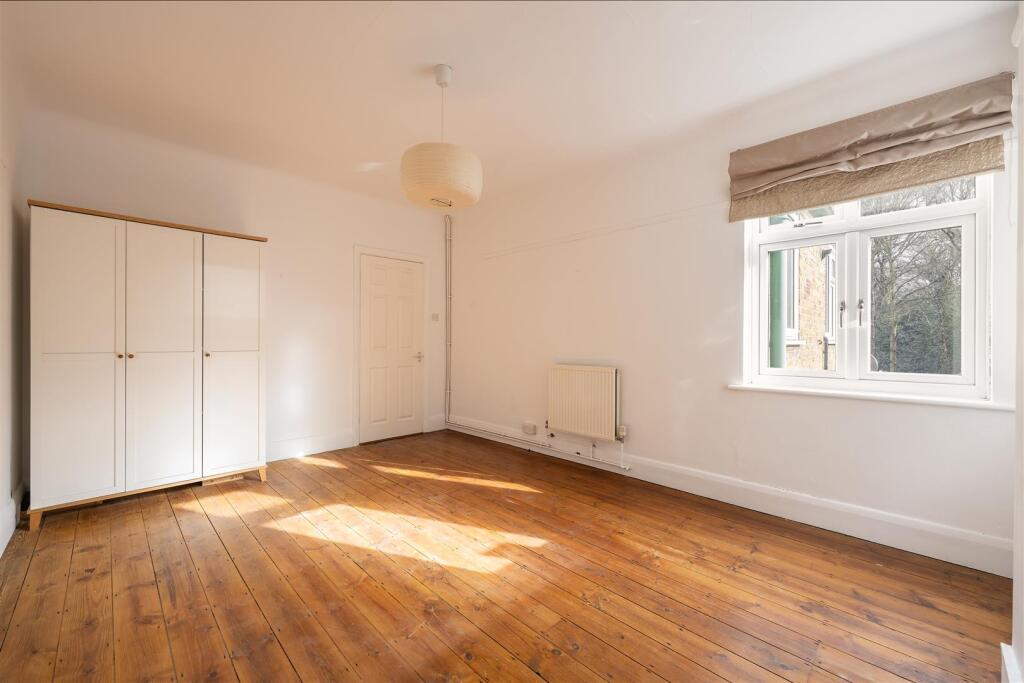 Bisterne Avenue, E17