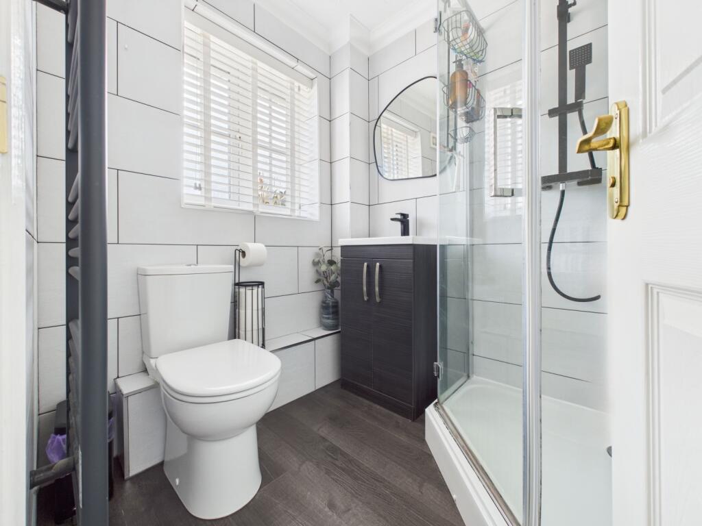 16. CAM04922G0-PR0014-STILL012