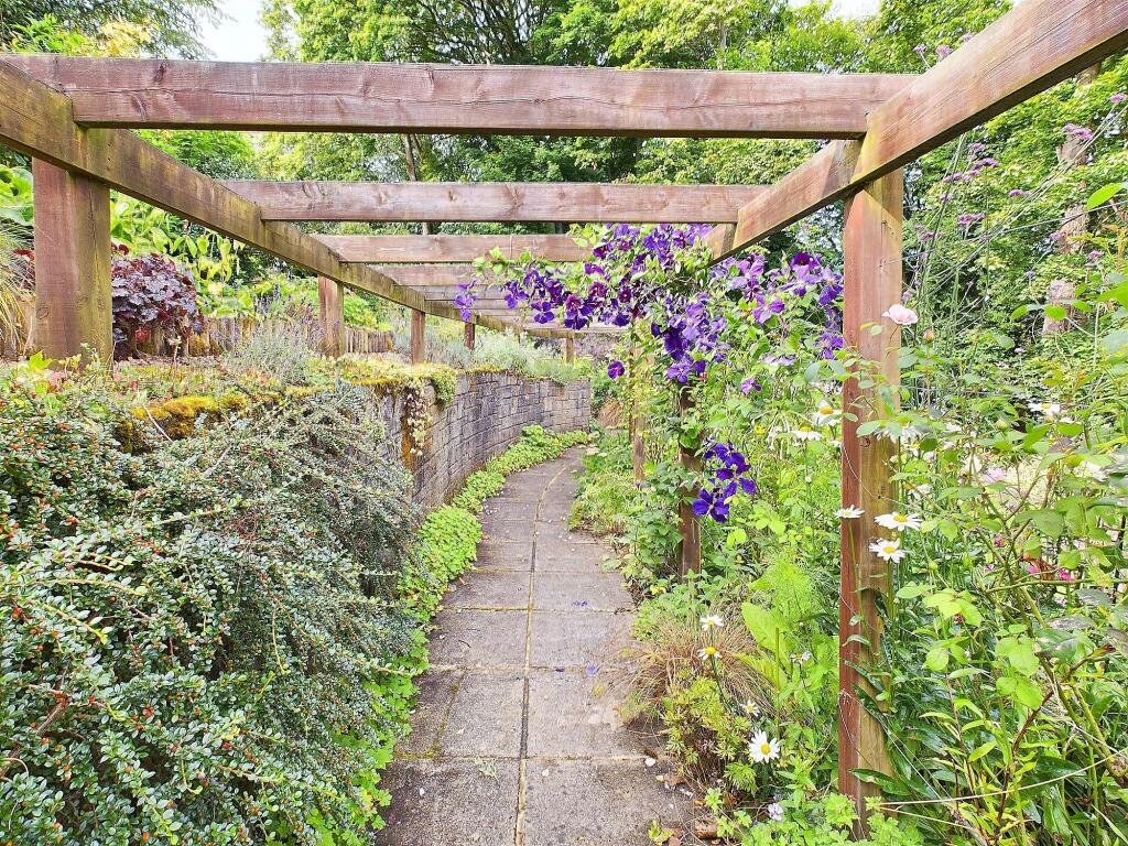 CAM04201G0-PR0009-STILL002