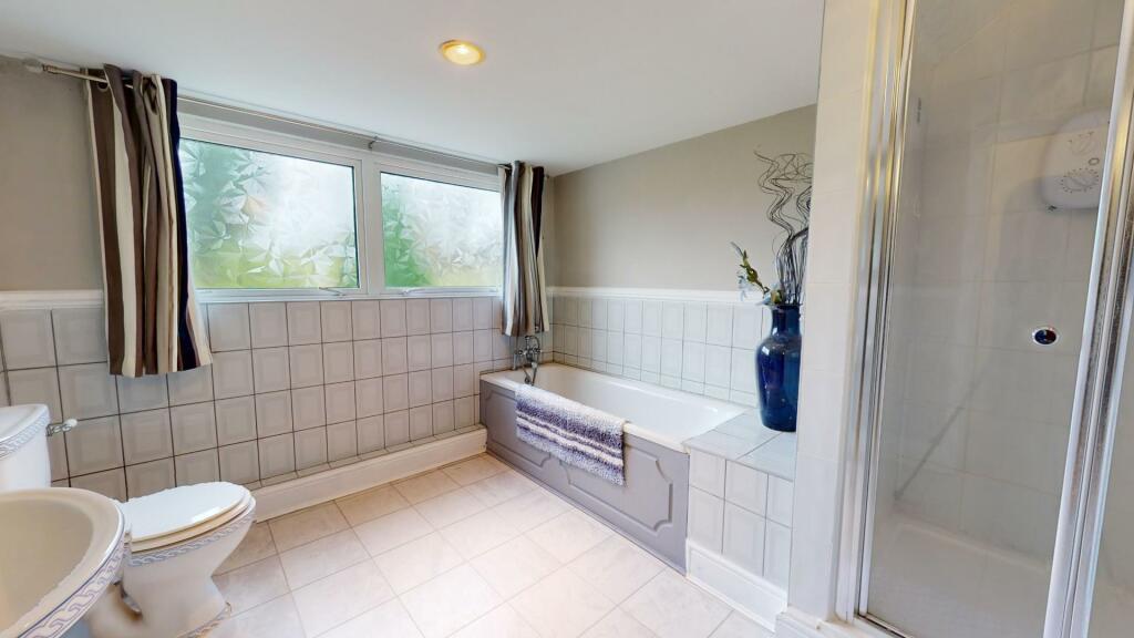 EN SUITE BATHROOM