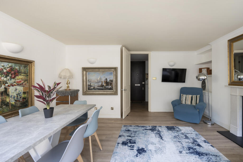 Queen Anne Street, London, W1G