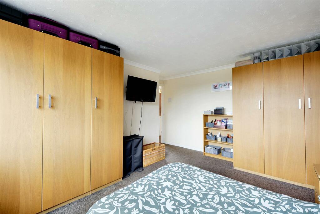 Bedroom 1_2.jpeg