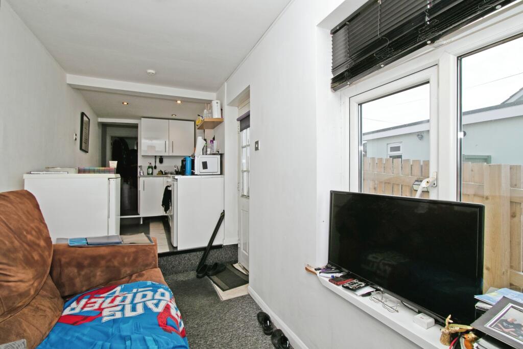 Lounge Kitchen