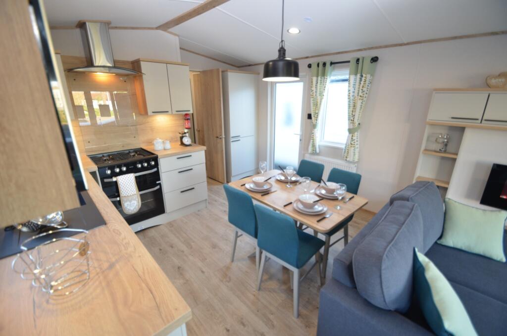 Kitchen/Dining Area