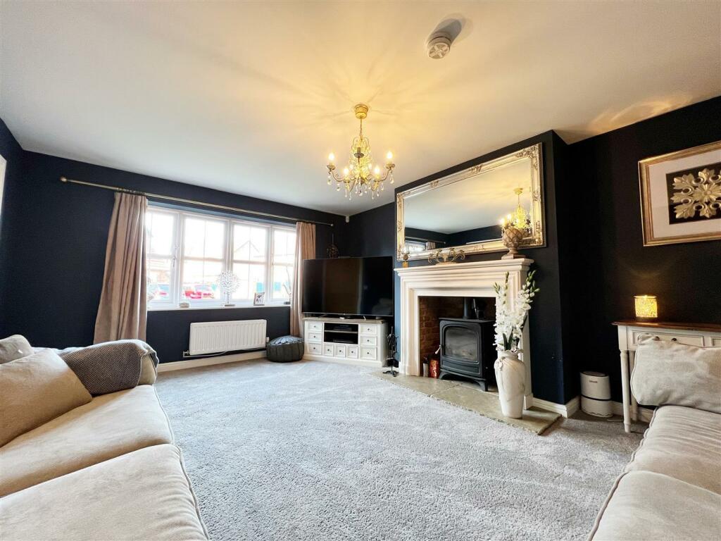 Lounge pic 4.jpg