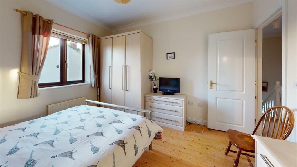 1-St-Robert-Close-Bedroom.jpg