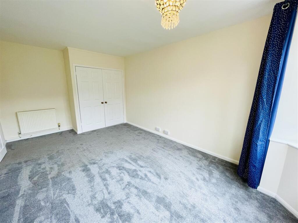 mere green maijn bedroom.jpg