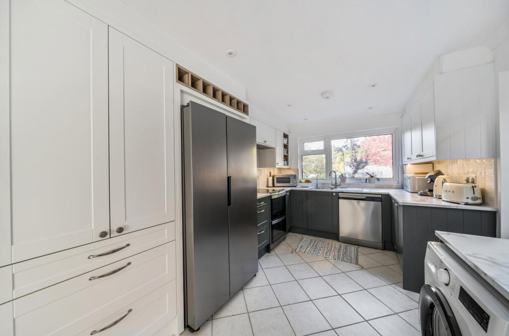 1364069-4-68e7d02...