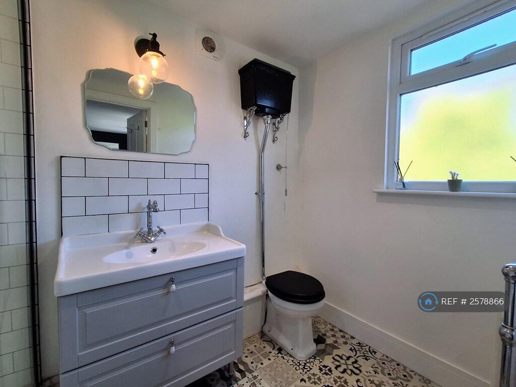 En-Suite 2