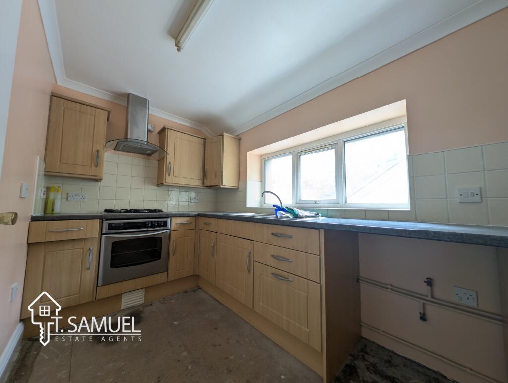 FLAT KITCHEN