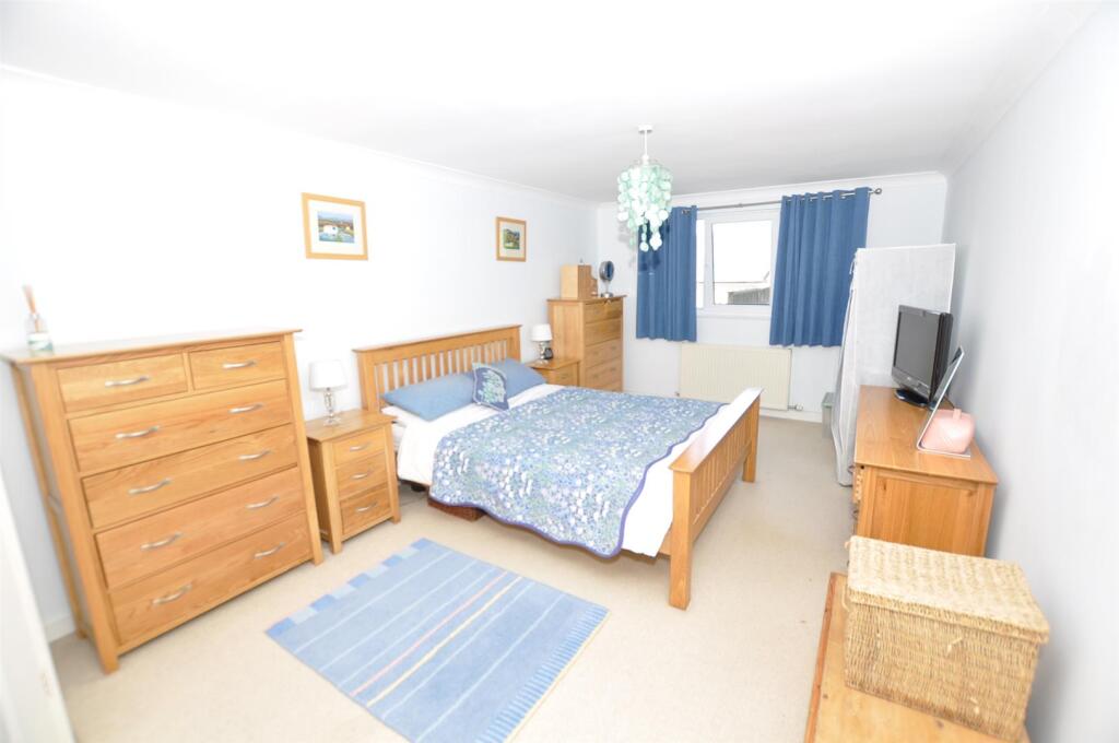 Master Bedroom 4