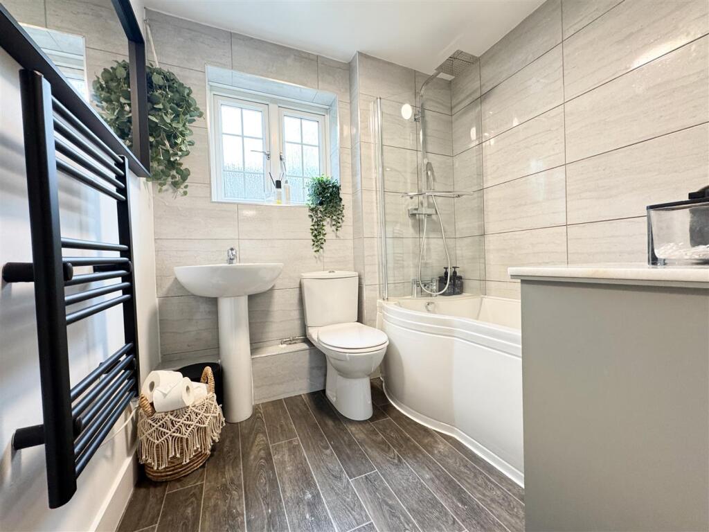 FAMILY BATHROOM