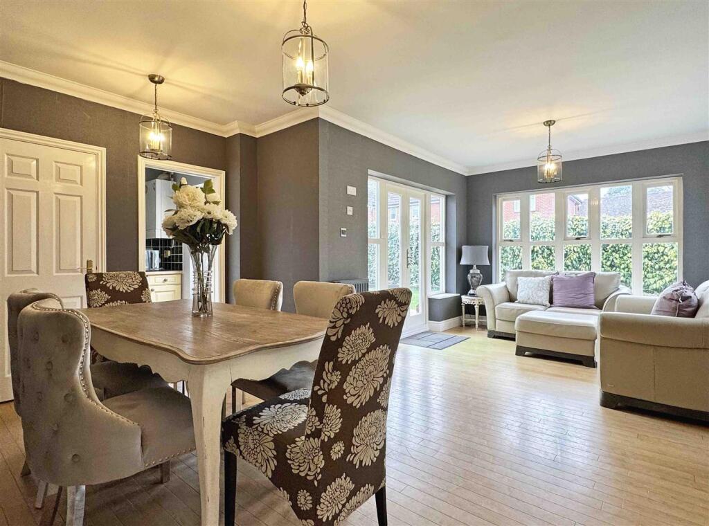 Dining : Family Area.jpg