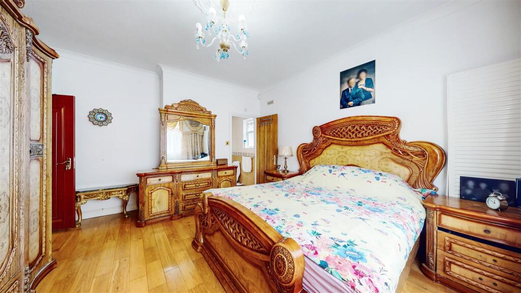 Bedroom.....jpg