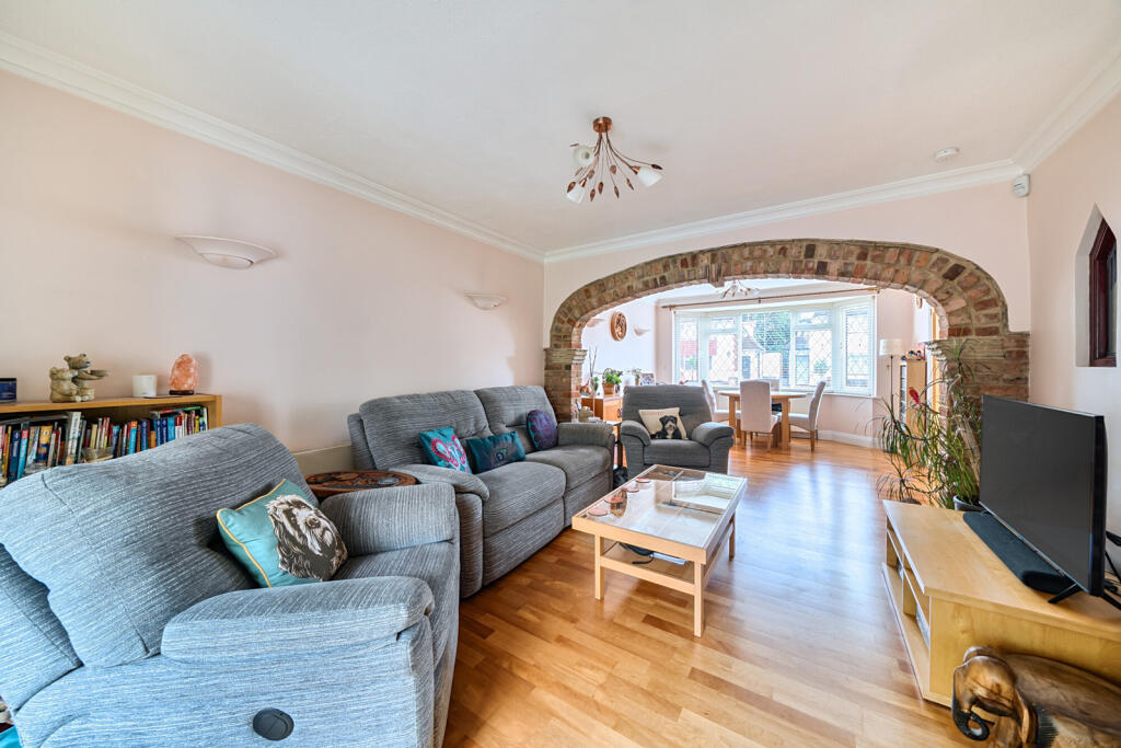 1348903-3-68b974c...