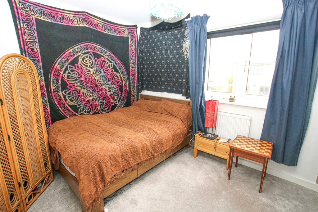 IMG_6960 bed 1.jpg