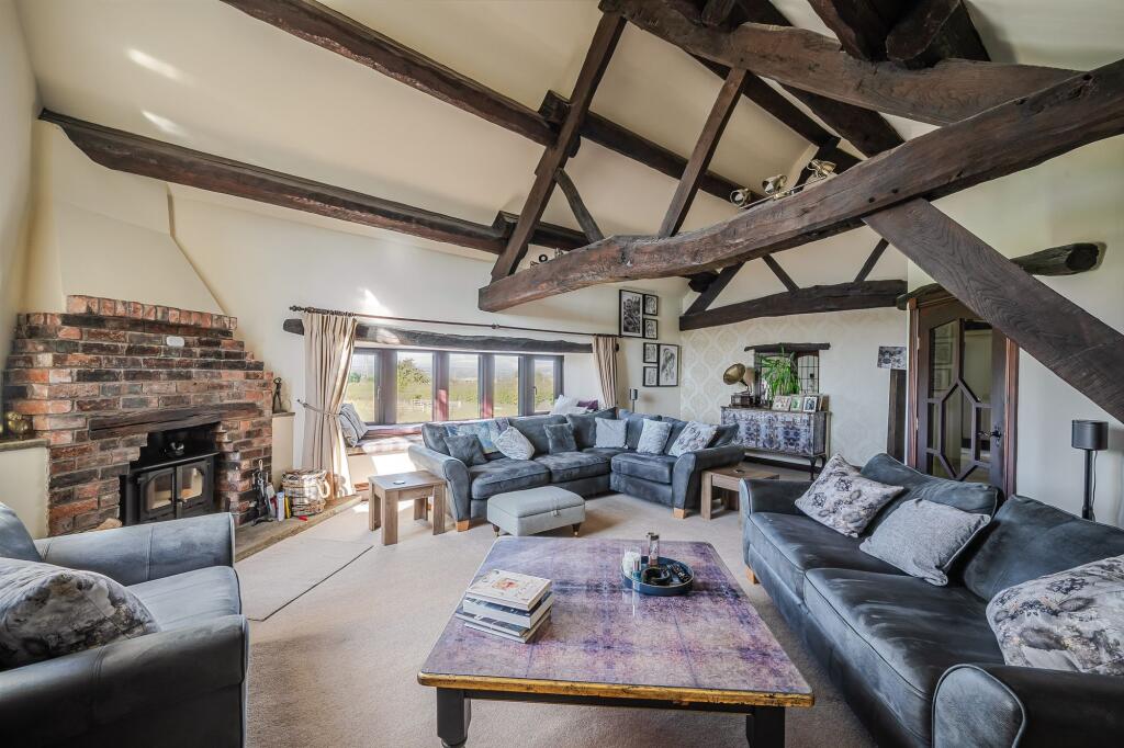 FIRST FLOOR SITTING ROOM