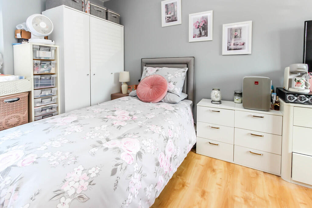 Bedroom/Family Ro...