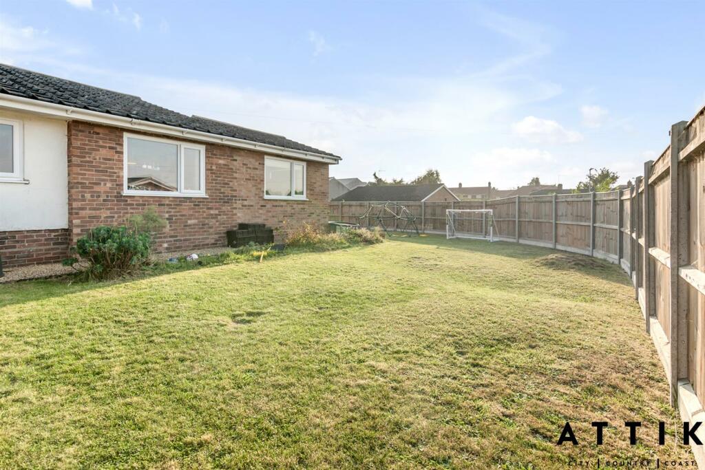 2 Green Park, Harleston, IP20 9DT (5).jpg