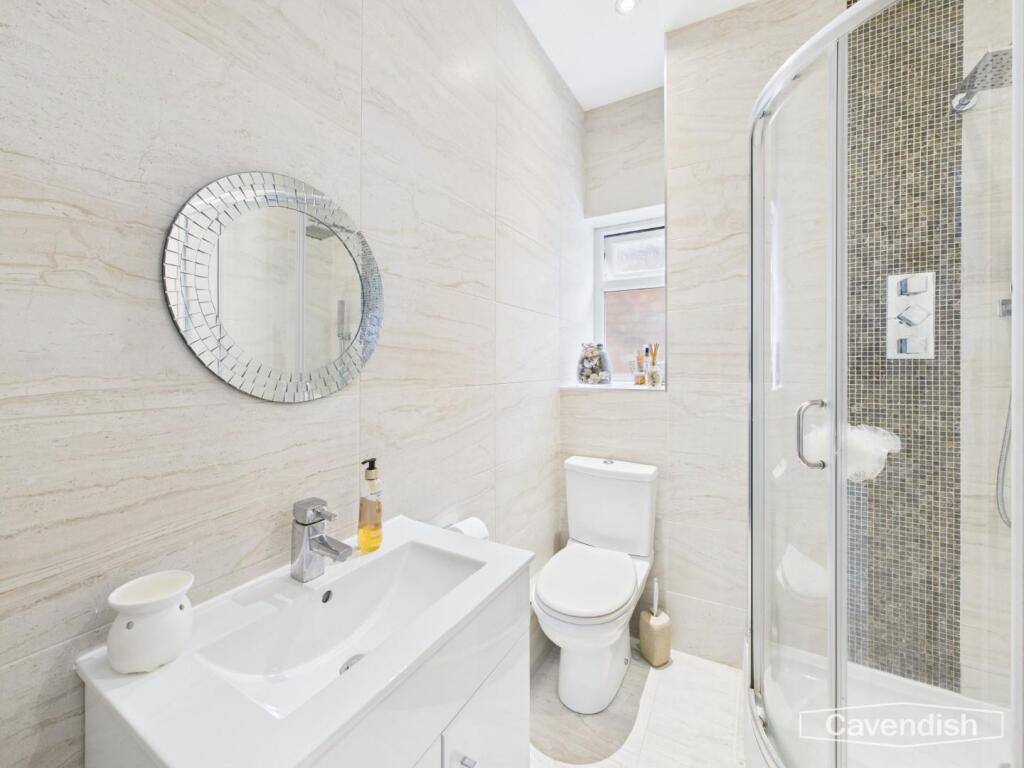 ENSUITE BATHROOM
