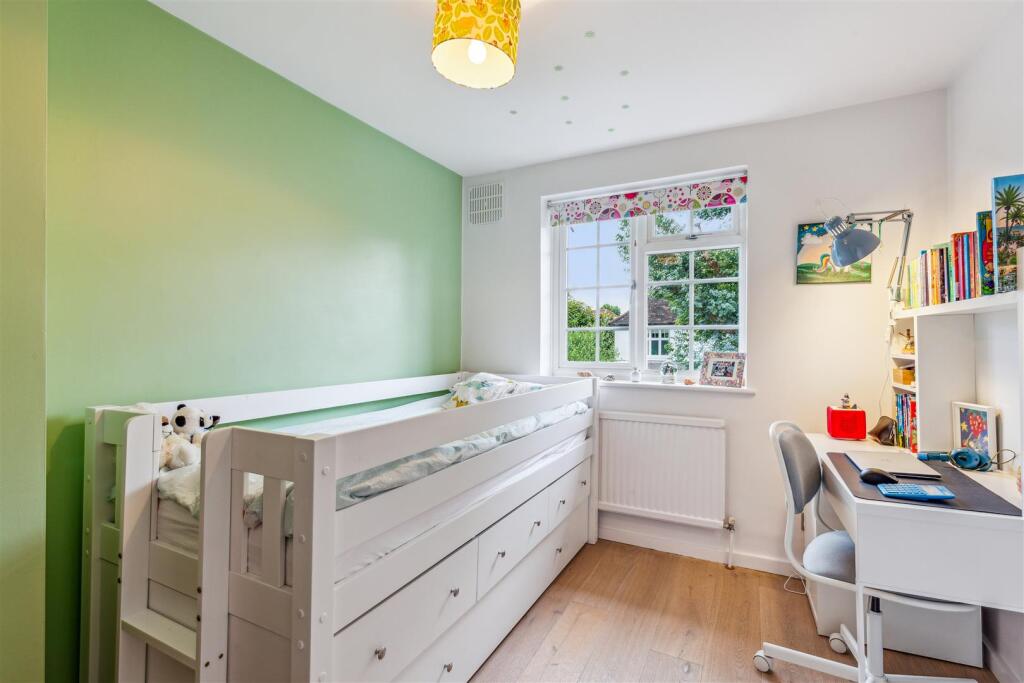 Cosmur Close, W12 - FOR SALE