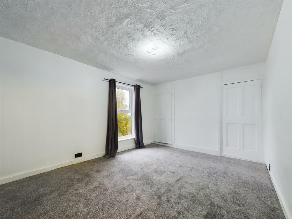 Bedroom 1.jpg