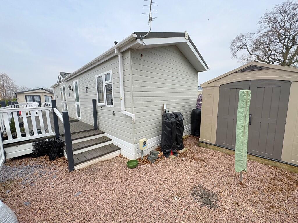 Garden to rear ex...