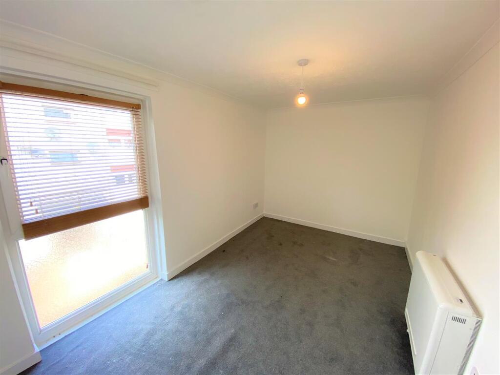 Bedroom 1.JPG